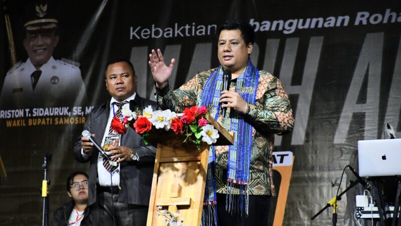 Baho Kominfo: Hardyanto Dede Berkhotbah di Samosir, Bupati Vandiko: Pembangunan Infrastruktur dan Rohani Harus Seimbang.