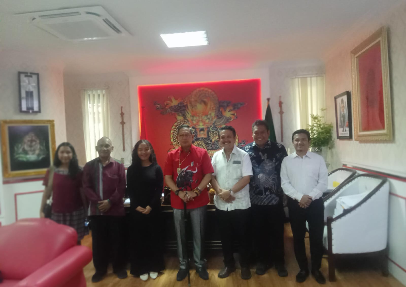 Ketua DPRD Medan Terima Audiensi Calon Delegasi Youth Friendship Festival 2026, Wong Chun Sen Dukung Talenta Muda Berprestasi