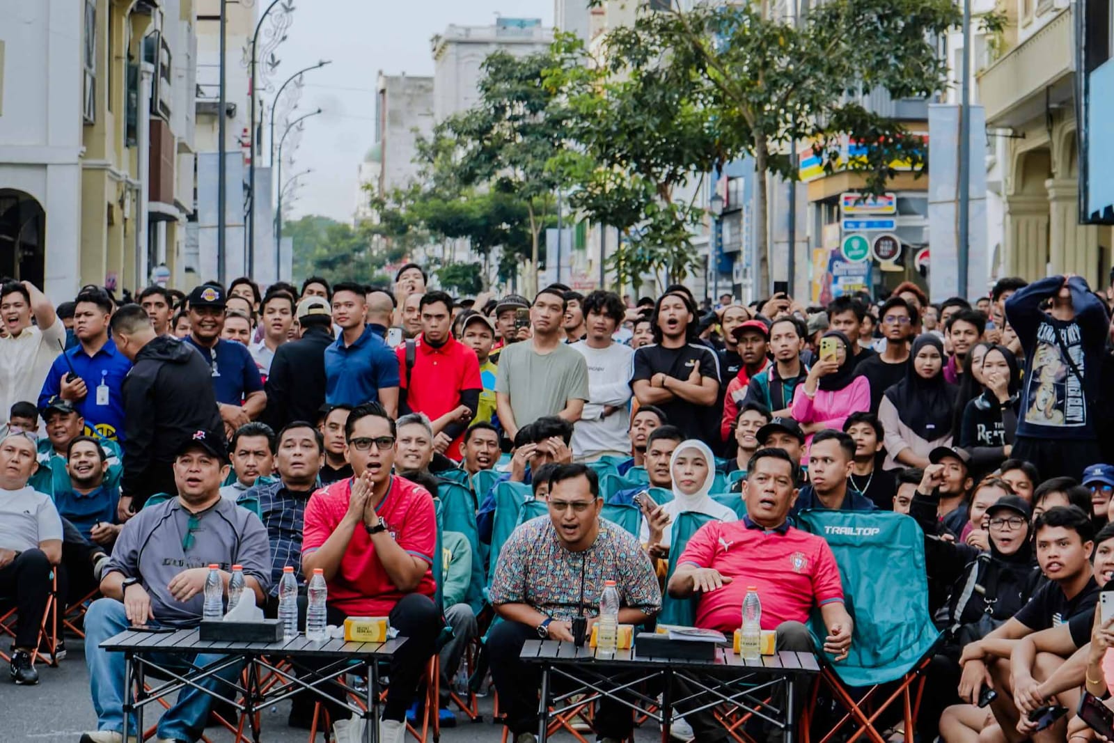 Rico Waas Nobar Piala Dunia Bersama Warga di CFD Kesawan, Ajak Generasi Muda Gemar Berolahraga