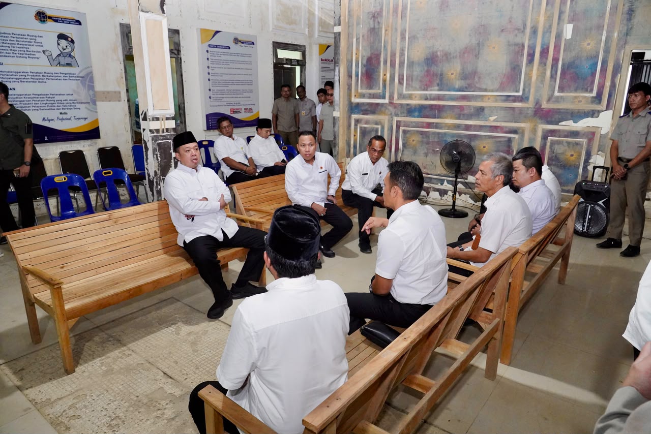 Menteri Nusron Tinjau Kantah Kabupaten Aceh Tamiang Pascabencana Hidrometeorologi Sumatera 2025