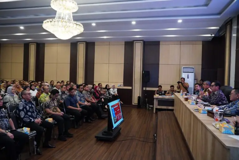 Dinilai Belum Maksimal, Rico Waas Beri Tenggat Camat Tuntaskan Digitalisasi Bansos
