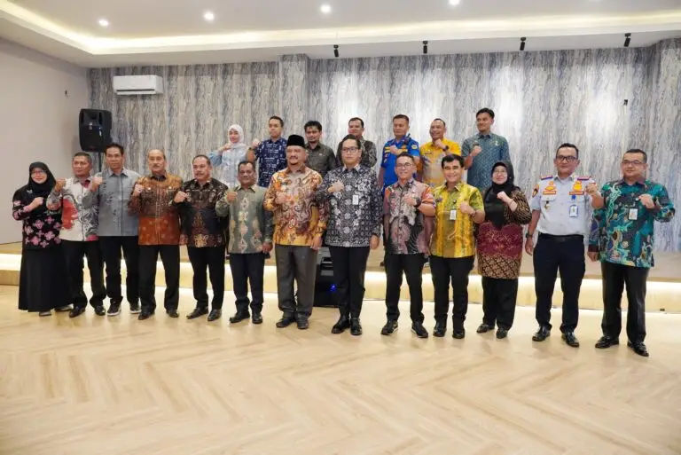 Sama-Sama Terluka karena Banjir, Ketulusan Wali Kota Medan Luluhkan Hati Bupati Aceh Tamiang