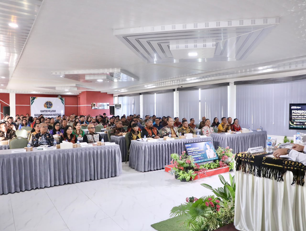 Beri Pengarahan Soal Layanan di Kanwil BPN Provinsi NTT, Menteri Nusron: Gunakan Sudut Pandang Masyarakat