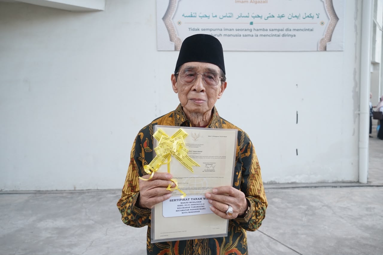 Selembar Sertipikat Menjaga Amanah Tanah Wakaf